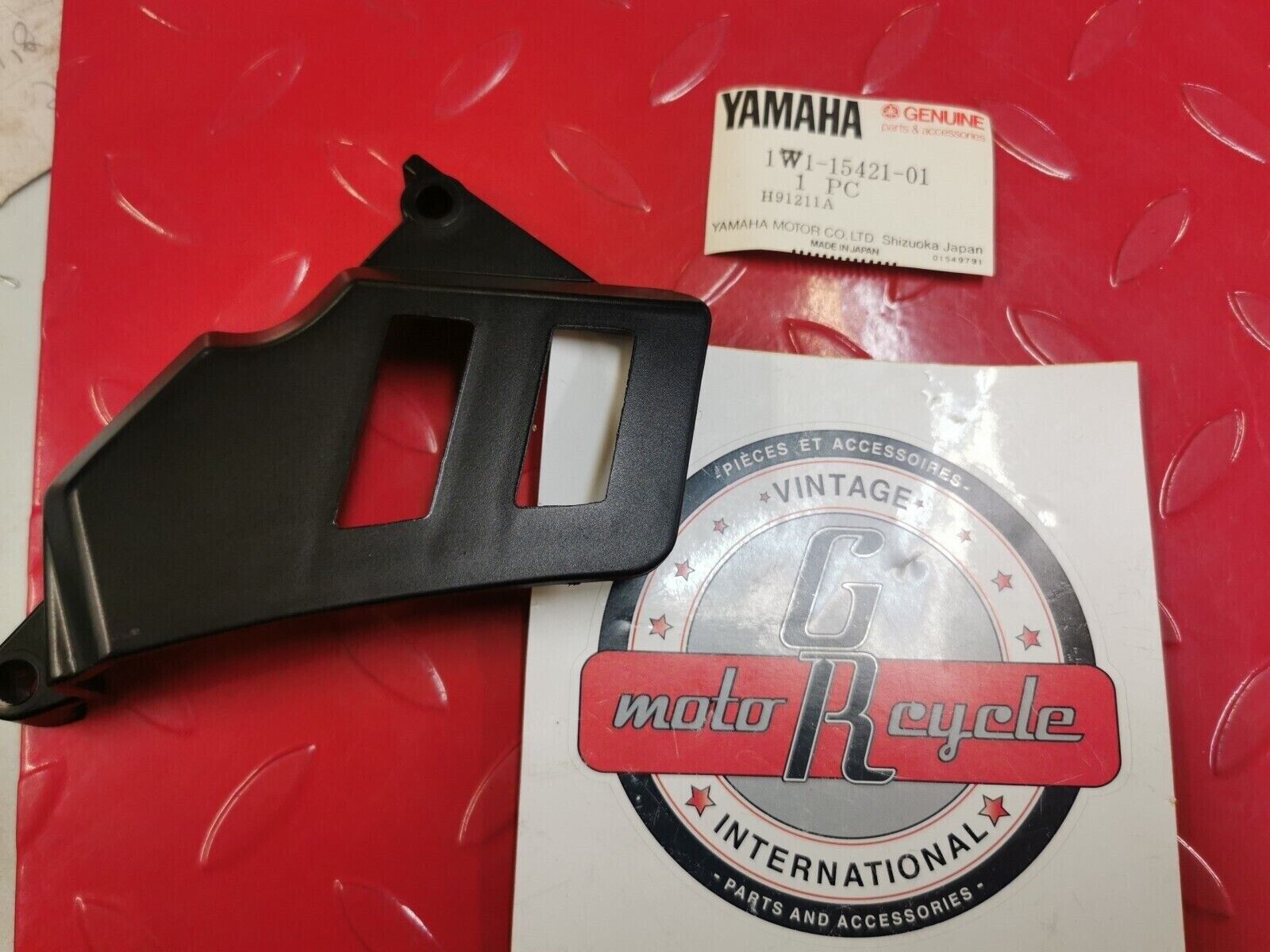 NOS Yamaha  IT175 MX175 YZ100 YZ125 COVER CRANKCASE R 1W1-15421-01-00 Y12