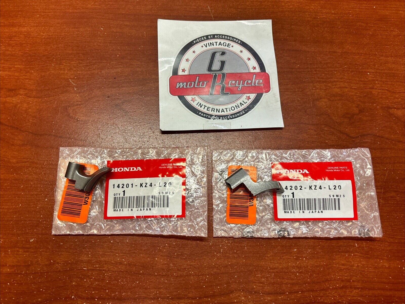 NOS Honda 2002 CR125R LEFT & RIGHT FLAP VALVE 14201-KZ4-L20 & 14202-KZ4-L20 H141
