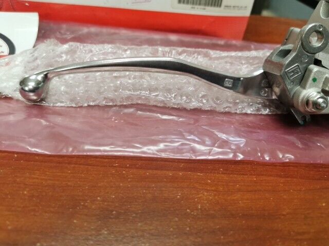 NOS Yamaha YFM700 REAR MASTER CYLINDE 1HP-2583V-00-00 SUB 2UD-F583V-00-00 Y105