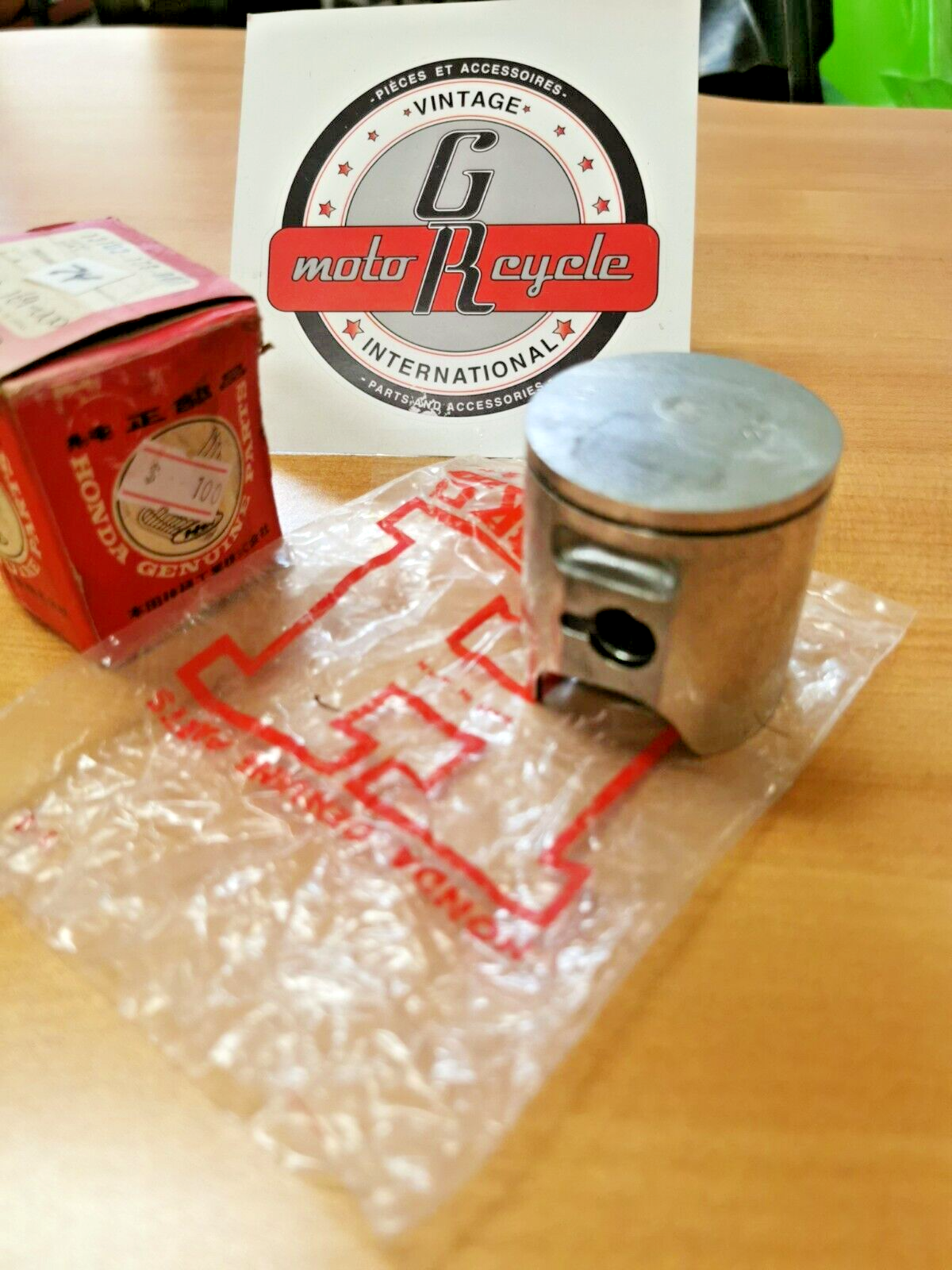 NEW NOS HONDA  CR80R 1980 1981  PISTON  OVER SIZE  0.25      13102-169-000 H22