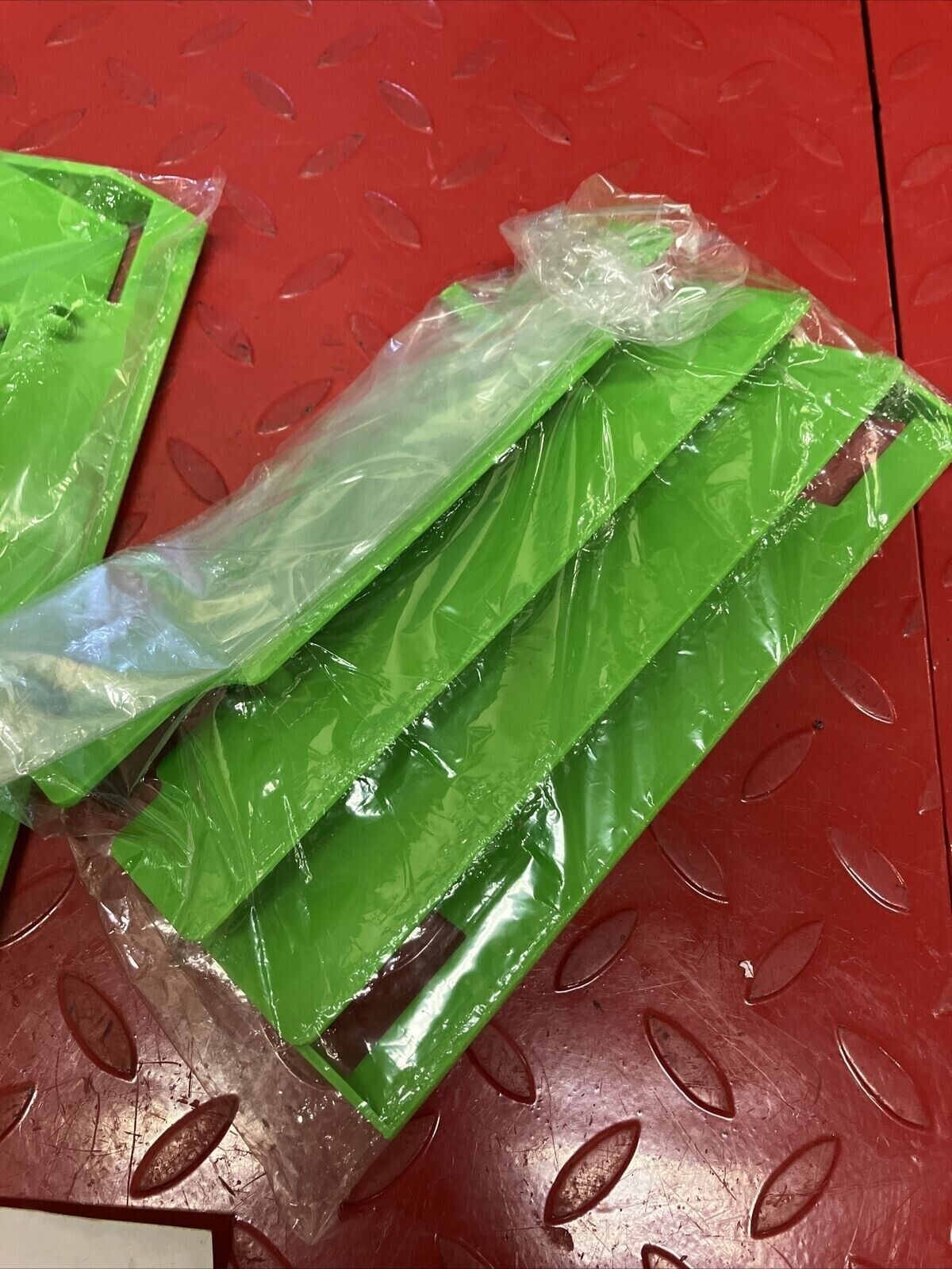 NEW KAWASAKI KX125 KX250 KX500 KDX200 KDX250 RADIATOR GUARDS 14037-1099-6W K100