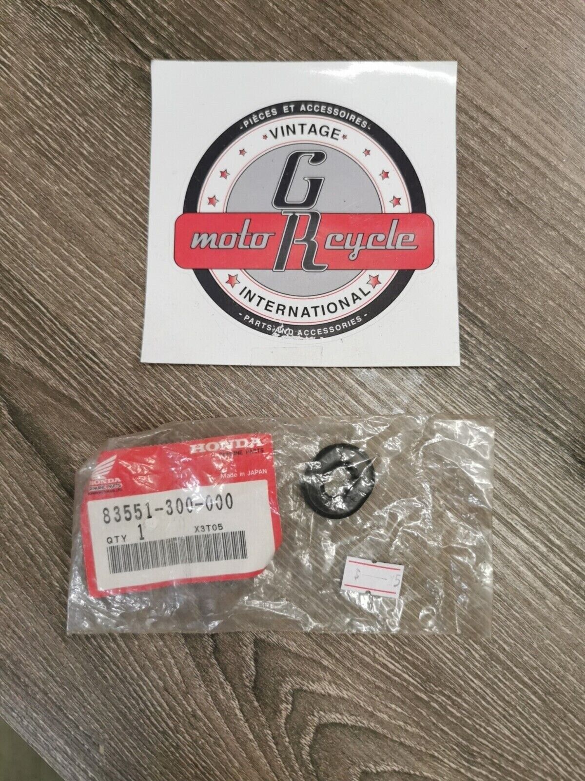 NOS HONDA XL250S AIR CLEANER HOUSING GROMMET 83551-300-000 H57