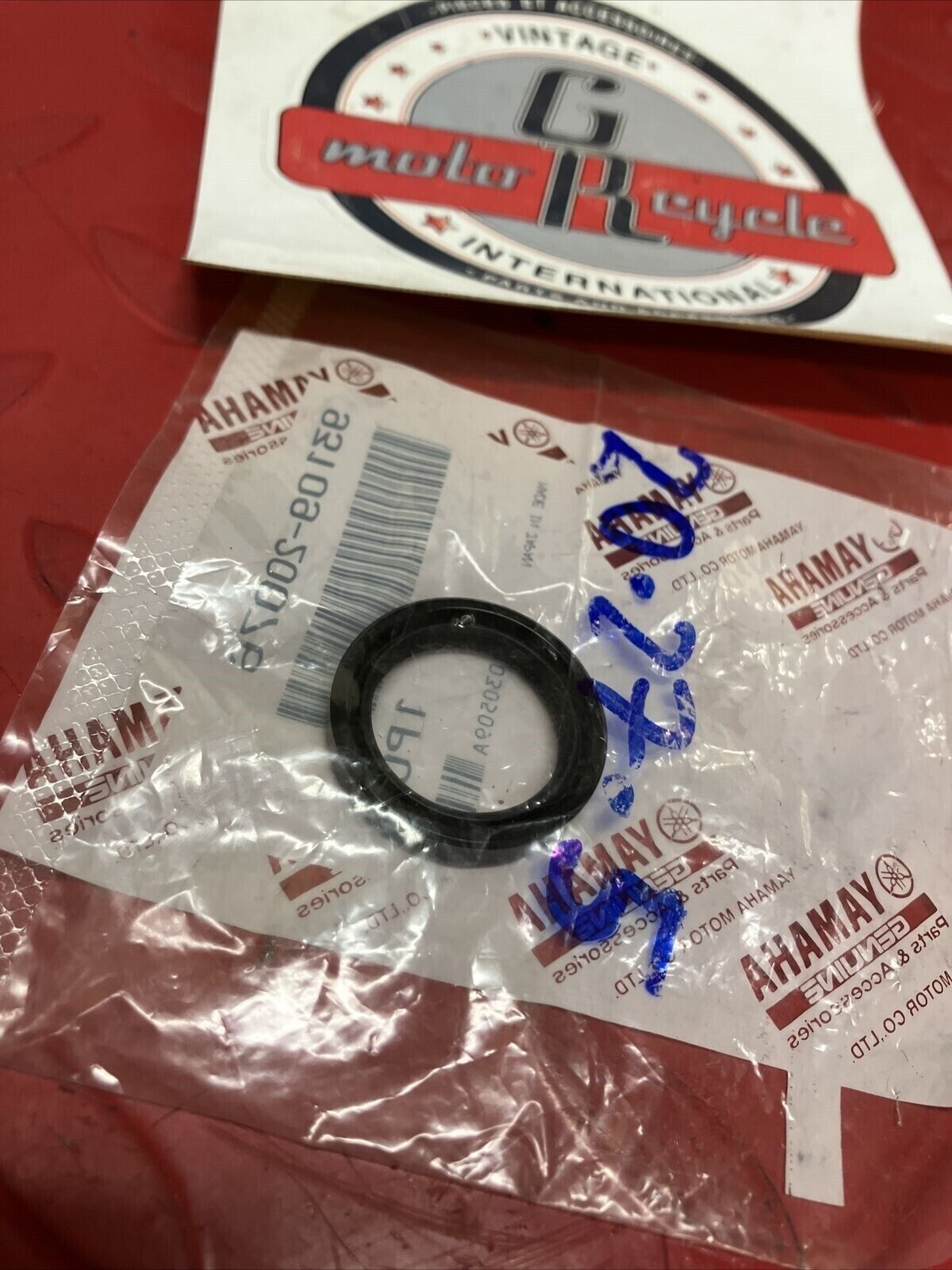 NOS YAMAHA OIL SEAL 93109-20076-00 Y67