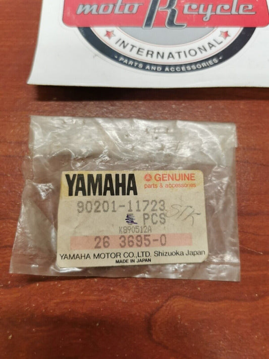 NOS Yamaha PLATE WASHER 90201-11723-00 SUB. 90201-10128-00 Y71