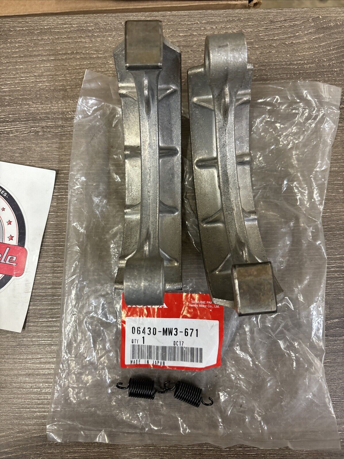NOS Honda CB500 CB650SC CB750 CX500 VT600C BRAKE SHOE SET 06430-MW3-671 H136