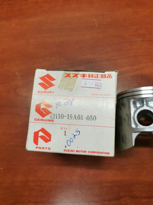 NOS SUZUKI 1985 1986 LT250R PISTON 0.50 12110-19A01-050 SUB. 12103-19810-050 S30
