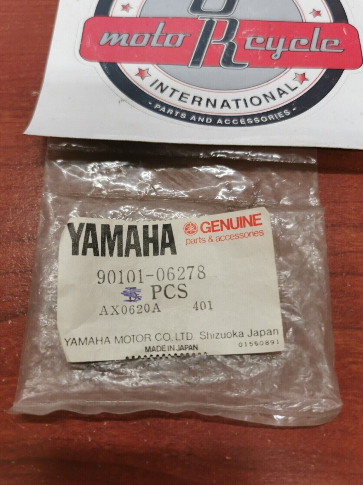 NOS YAMAHA YS828 YS624 YT6800 YT5700 BOLT 90101-06278-00 Y72