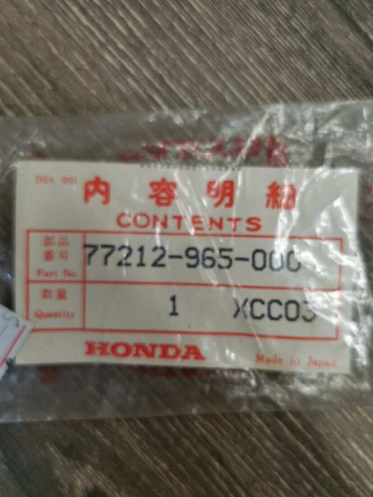 NOS HONDA NRX1800 VT1300CS VT1300CT VFR1200F SEAT SIDE RUBBER 77212-965-000 H50