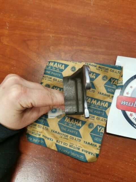 NOS Yamaha TX650 XS1 XS650 SHIFT 5TH GEARWHEEL FORK 256-18511-00-00 Y116