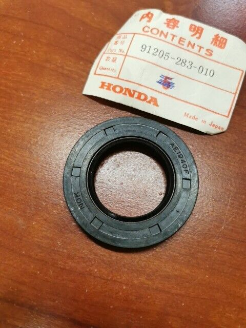 NOS Honda OIL SEAL (33X57X7) 91205-283-010 SUB. 91205-283-015 H68