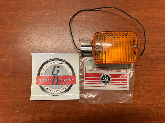 NOS Yamaha XS1100 REAR FLASHER LIGHT CHROME 2H7-83330-70-93 SUB 2H7-83330-7 Y165