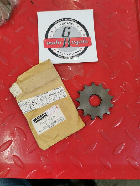 NOS YAMAHA  SPROCKET  214-17461-30-00 Superseded by 9383E-13216-00 Y54