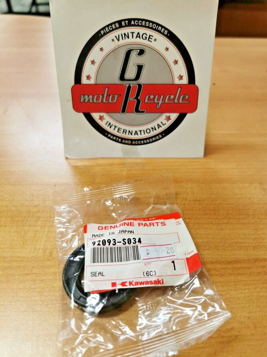 NOS KAWASAKI  KFX400  2003 - 2006   SEAL  92093-S034  K7
