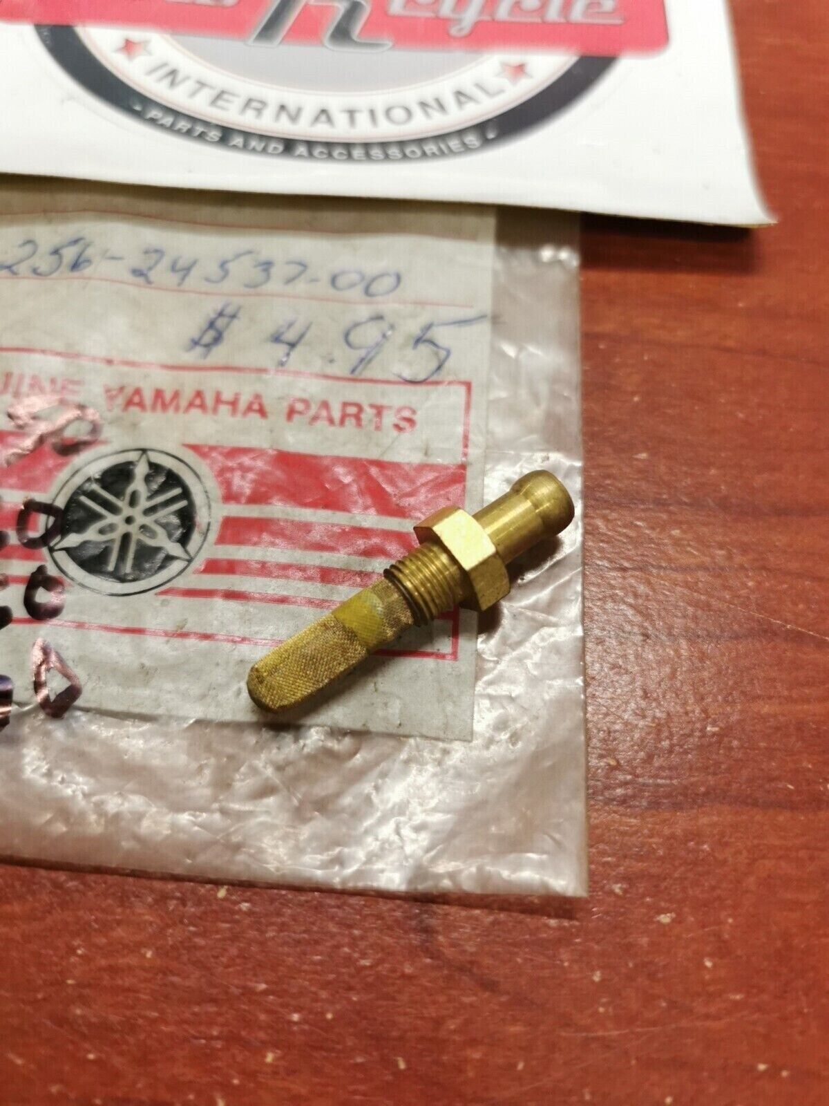 NOS Yamaha TX750 TX650 TX500 XS1 XS2 XS500 XS650 NIPPLE 256-24537-00-00 Y96