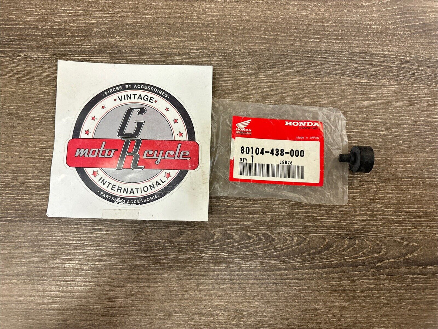 NOS Honda CB1100 CB750F CB900F TAILLIGHT STAY MOUNT RUBBER 80104-438-000 H131