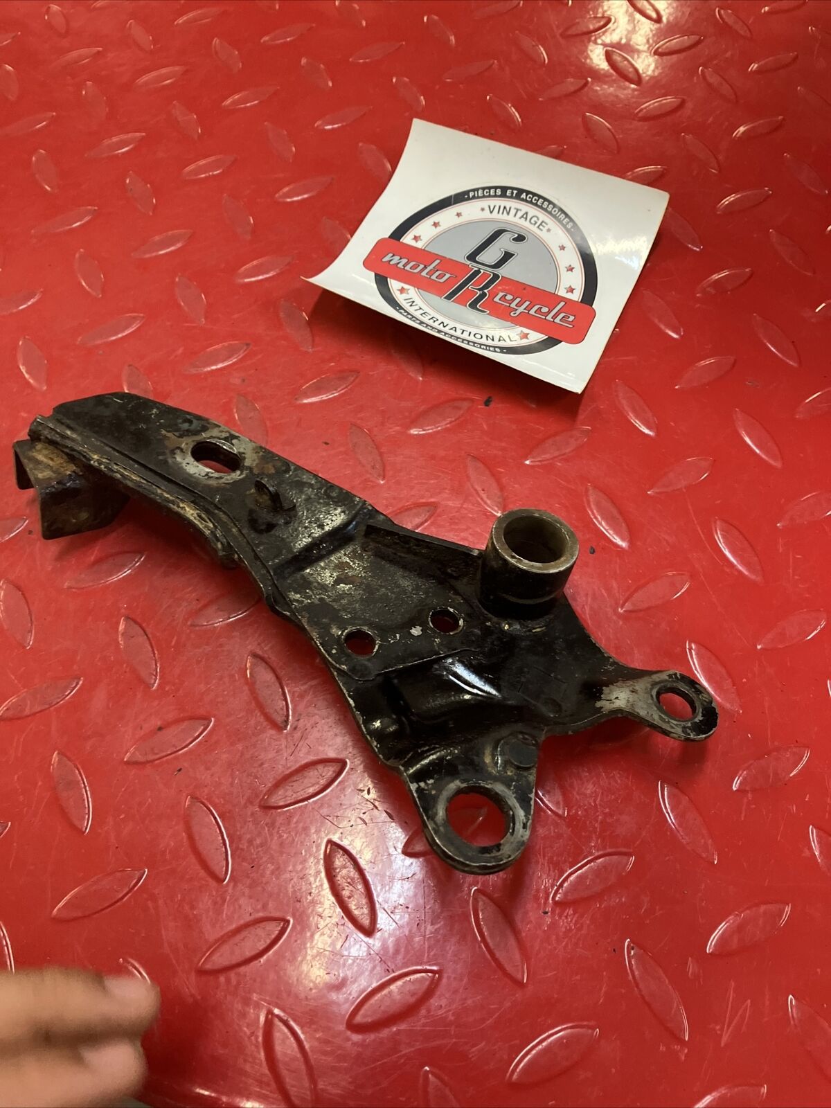 Yamaha RD400 1977 right side muffler stay footpeg bracket holder 1976 1978