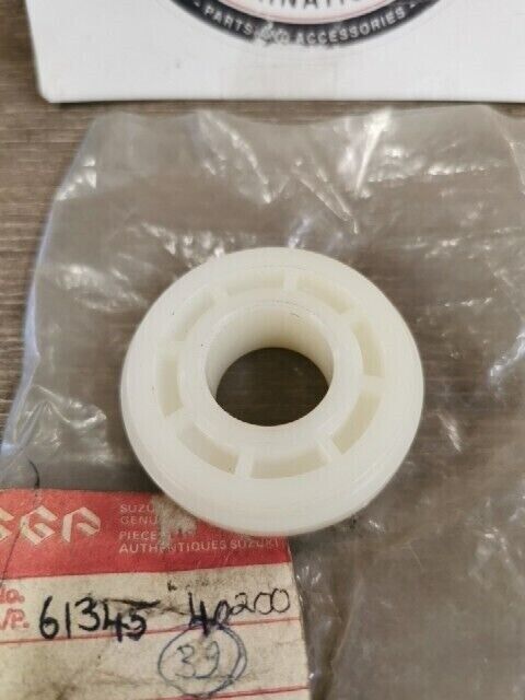 NOS SUZUKI RM100 1979 - 1981 ROLLER CHAIN GUIDE 61345-40200 S38