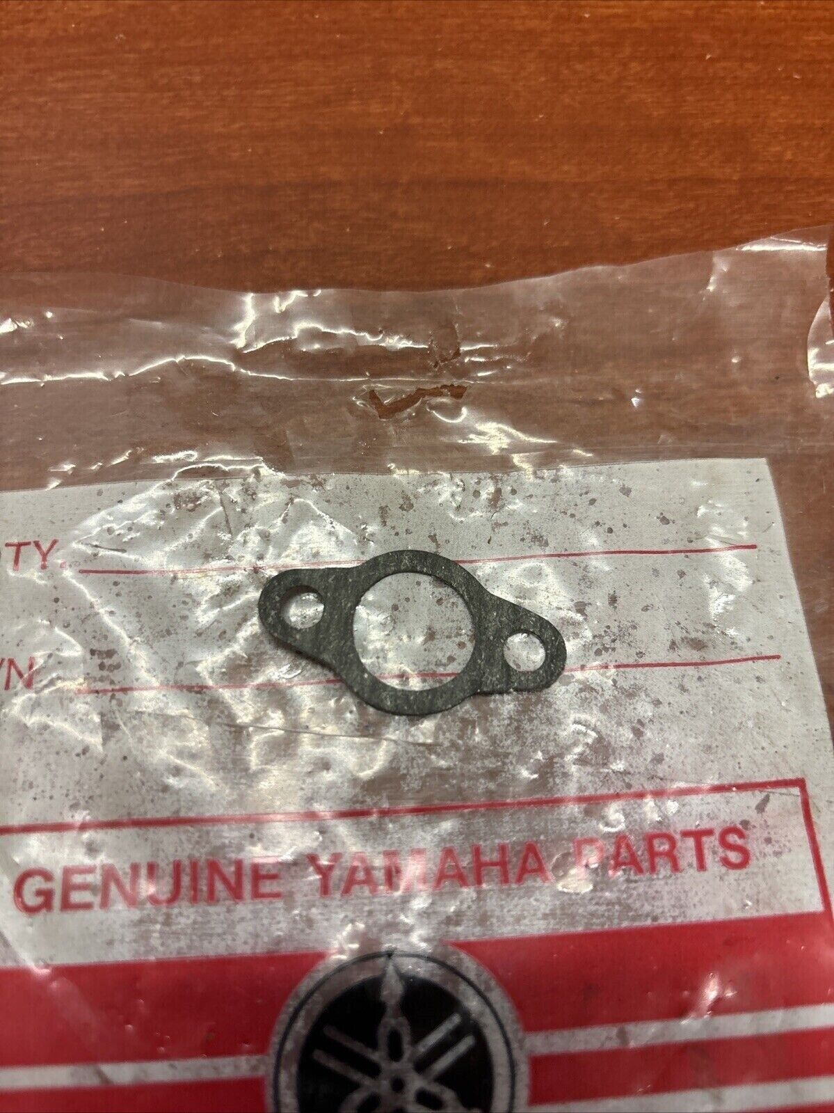 NOS Yamaha GASKET 810-47727-10-00 SUB 810-47727-11-00 Y185