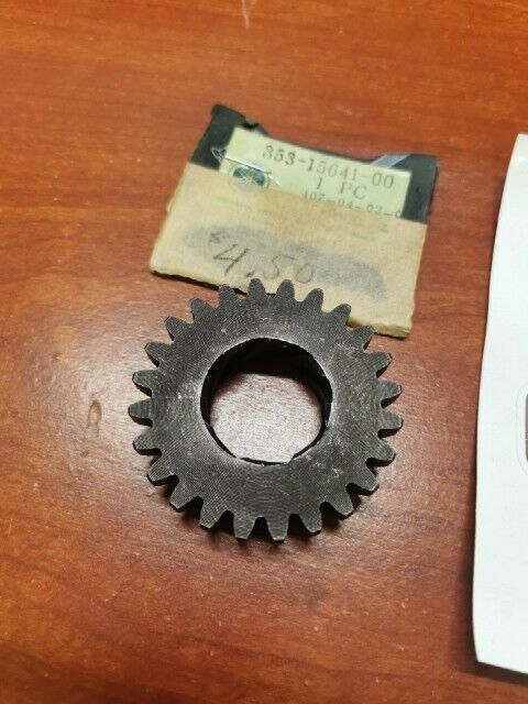 NOS Yamaha DT50 DT80 GT80 GTMX MX80 RD50 YZ80 KICK GEAR 353-15641-00-00 Y124