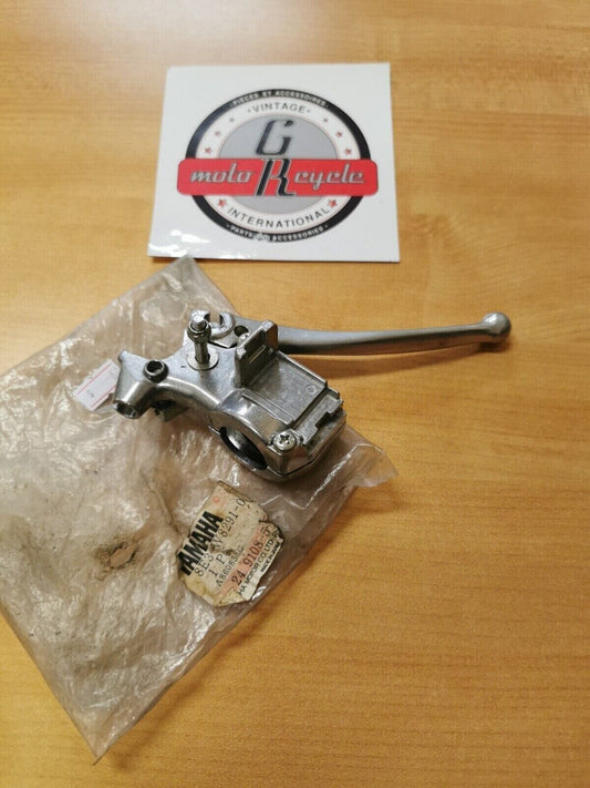 NOS YAMAHA  BRAVO  BR250 1993   LEFT LEVER HOLDER 8E3-W8291-01-00 Y44