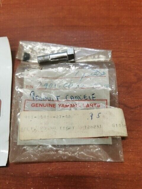 NOS Yamaha ROUND BOLT 90106-08027-00 Y162