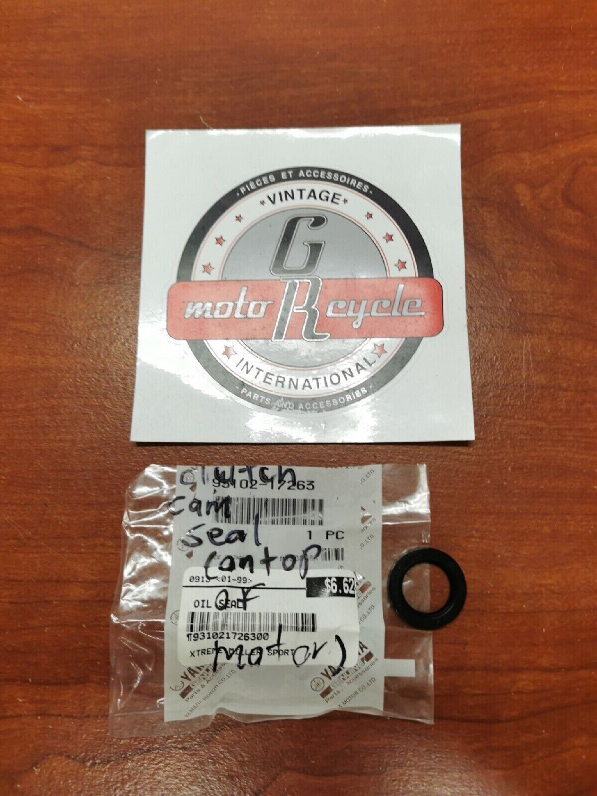 NOS Yamaha OIL SEAL 93102-17263-00 Y70