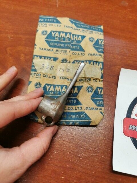NOS Yamaha RD250 RD350 TZ250 SHIFT FORK 328-18511-00-00 SUB 328-18511-01-00 Y116