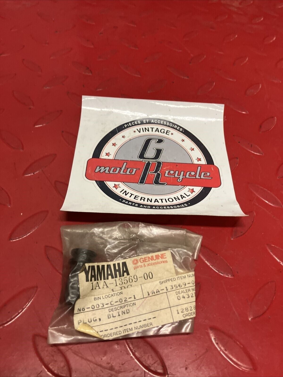 NOS YAMAHA PLUG BLIND 1AA-13569-00-00 Y66