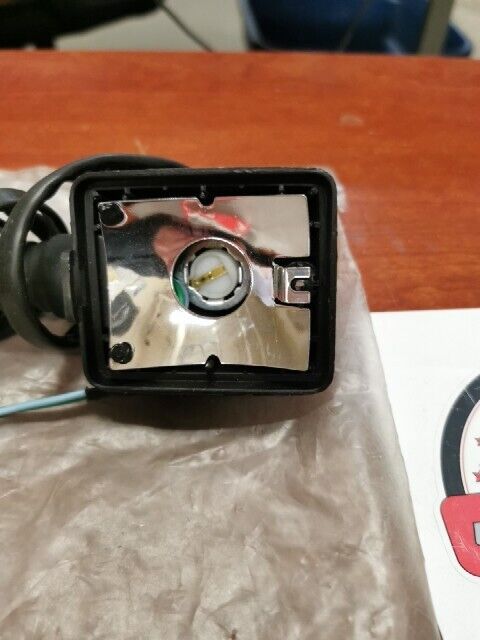 NOS Honda 1983 - 1987 XL600R RIGHT REAR TURN SIGNAL BASE 33620-MG2-672 H107