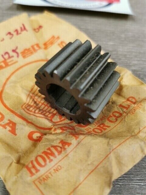 NOS HONDA CB100 SL100 CB125 CL125S GEAR PRIMARY DRIVE 18T 23121-324-000 H88