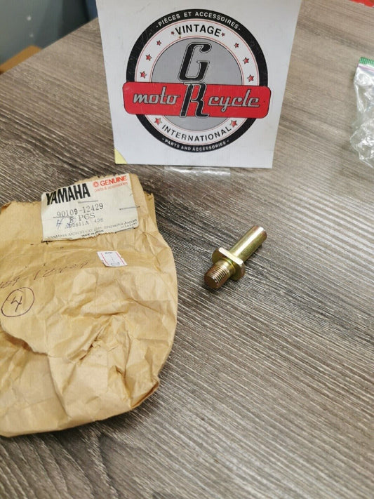 NOS YAMAHA RD400  XS360 1976 - 1978  BOLT  90109-12429-00  Y53