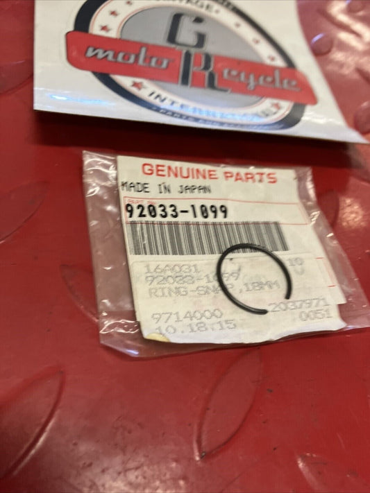 NOS KAWASAKI PISTON PIN RING SNAP 18MM CIRCLIP 92033-1099 K12