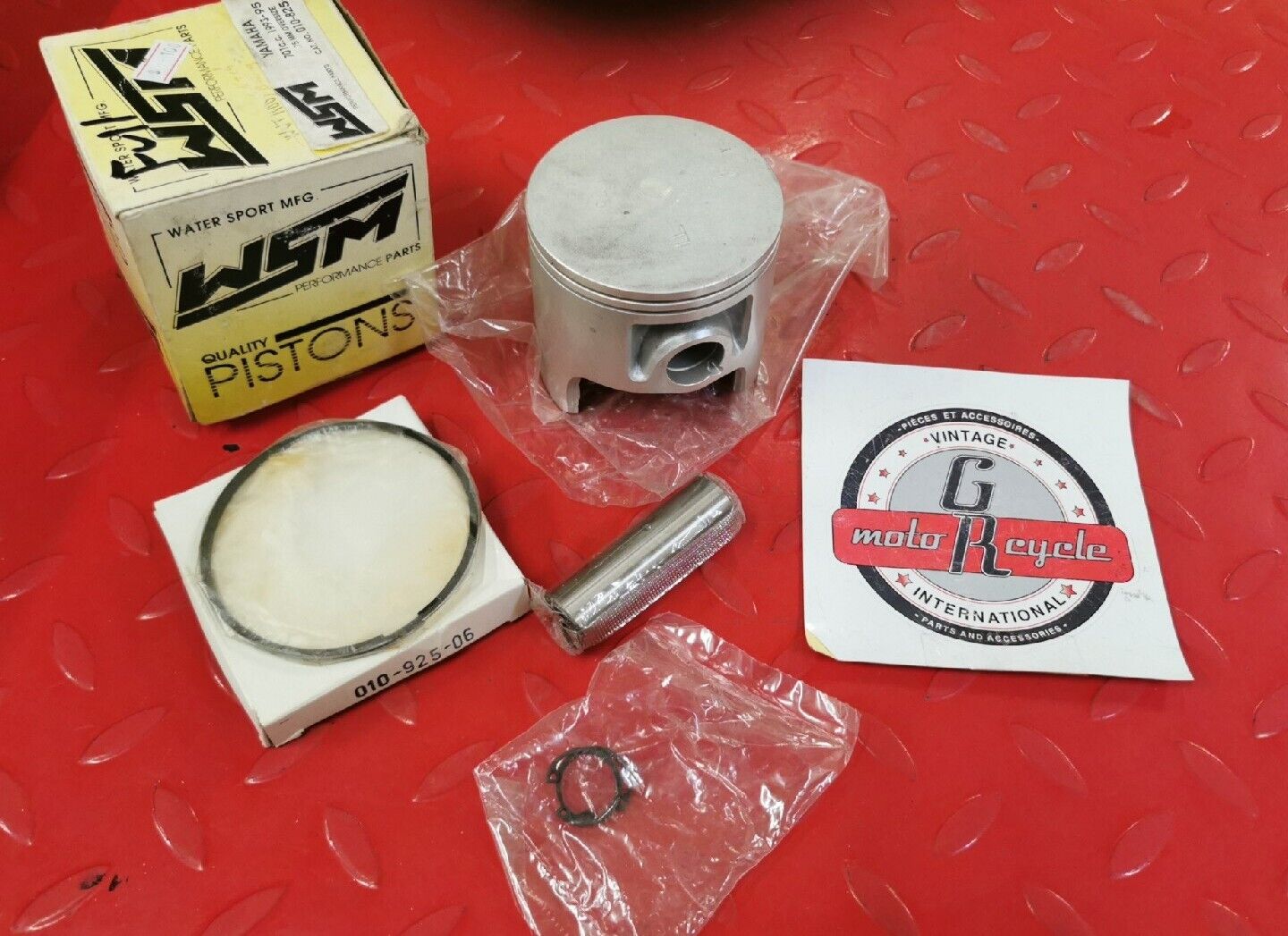 NOS WSM YAMAHA 701  1993 - 1995 PISTON KIT .75 MM OVER  010-825-06 J10