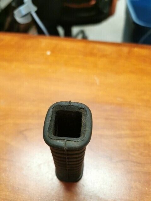 NOS Yamaha REAR FOOT REST COVER 168-27433-10-00 SUB 168-27433-00-00 Y115