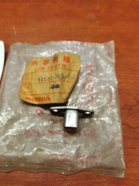 NOS Honda CB250 CB360 CJ250 CJ360 CAM CHAIN TENSIONER HOLDER 14530-369-020 H73