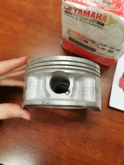 NOS Yamaha YFM660 YXR660 PISTON (STD) 2C6-11631-00-X0 Y103