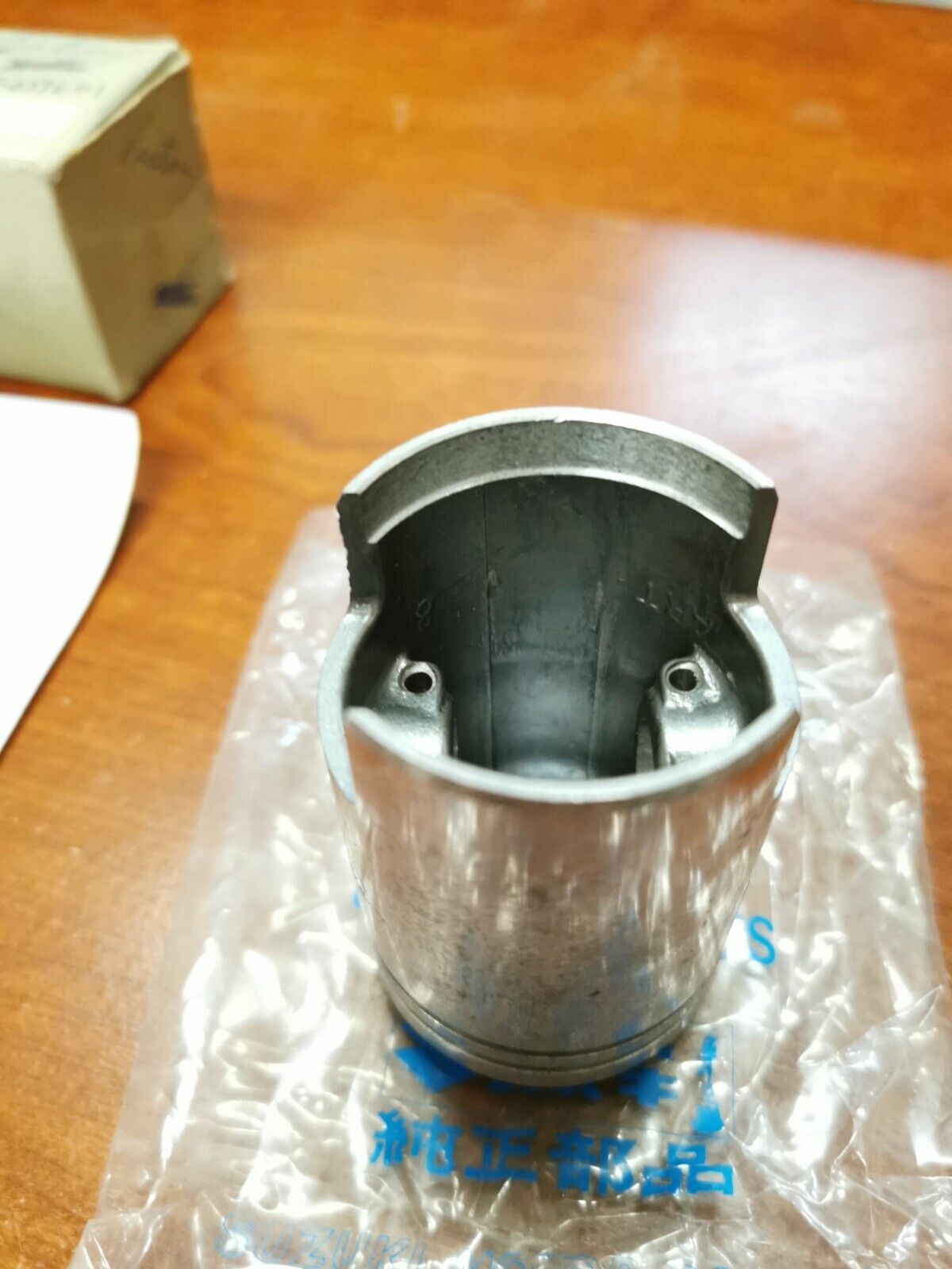 NOS Suzuki K10 K11 K15  PISTON STD 12110-03960 SUB. 12110-03002 S32