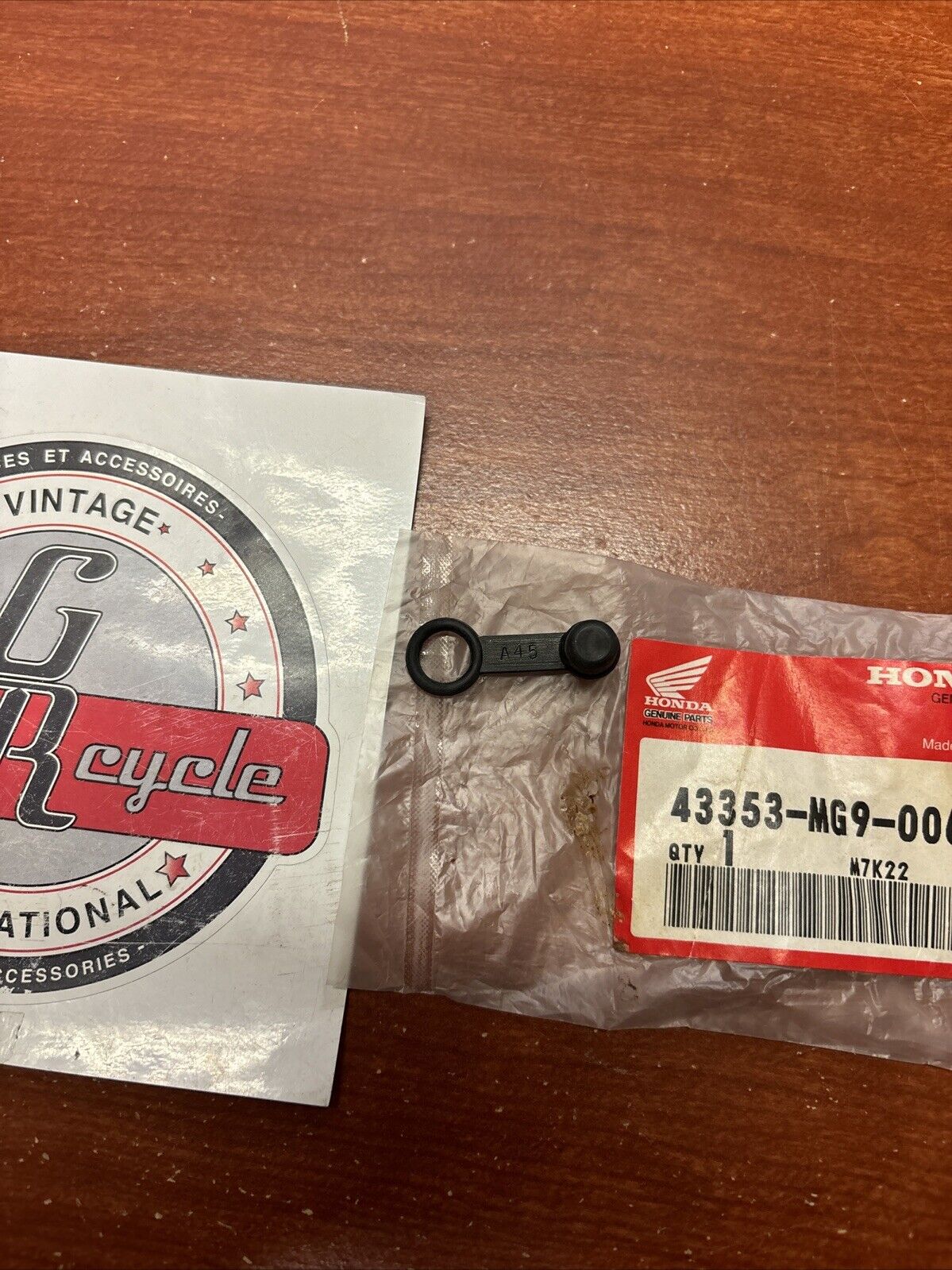 NOS Honda CA125 CB1000 F CB1300 CB250 CB600F BLEEDER CAP 43353-MG9-006 H161