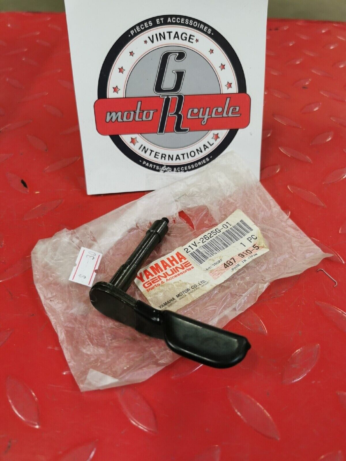 NOS YAMAHA YTM200 1983 - 1985  LEVER  THROTTLE   21V-2625G-01-00 Y50
