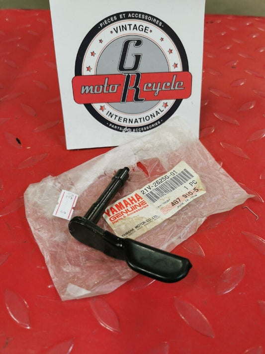 NOS YAMAHA YTM200 1983 - 1985  LEVER  THROTTLE   21V-2625G-01-00 Y50