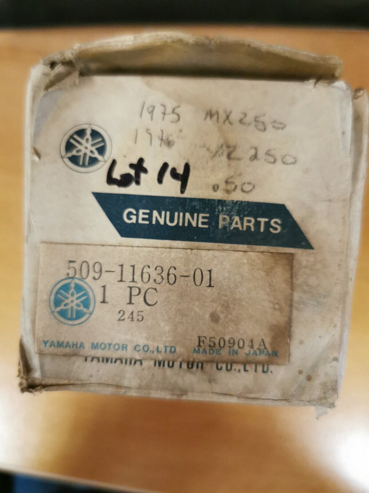 NOS YAMAHA MX250 YZ250 1975 1976  PISTON 2 O/S 0.50   509-11636-01-00  Y46