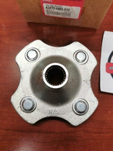 NOS Honda TRX300 TRX300FW REAR WHEEL HUB 42410-HM5-930 H104