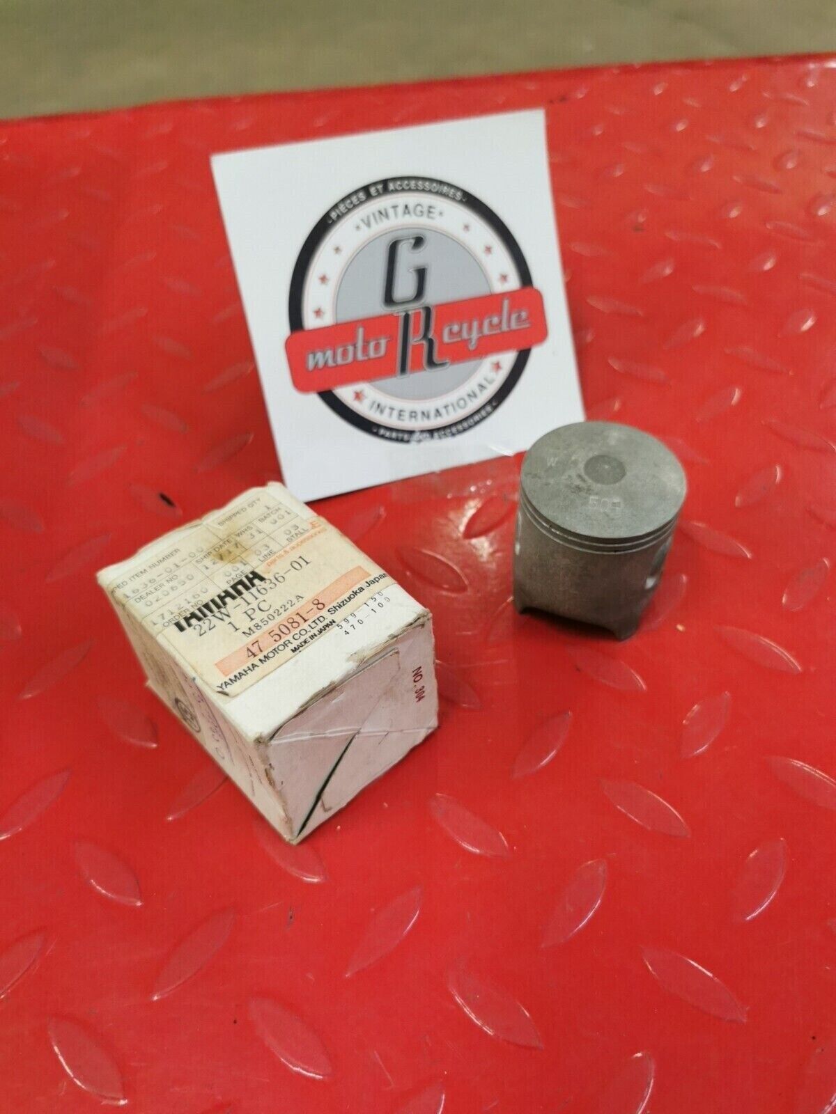 NOS YAMAHA YZ80 1981 PISTON 2 O/S 0.50  22W-11636-01 Y50