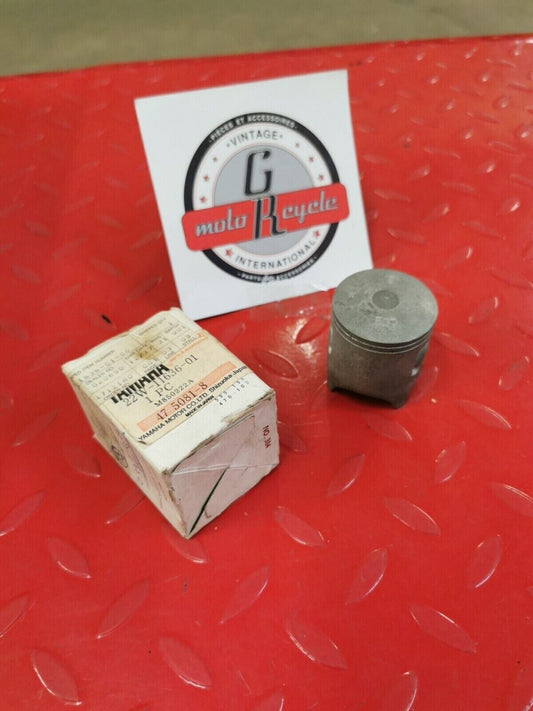 NOS YAMAHA YZ80 1981 PISTON 2 O/S 0.50  22W-11636-01 Y50