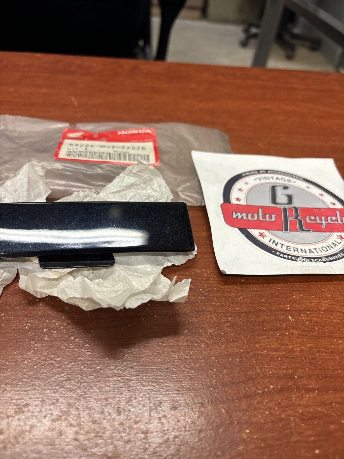 NOS Honda 1984 GL1200 RIGHT COWL AIR LOWER GUIDE 64286-MG9-770ZB H170