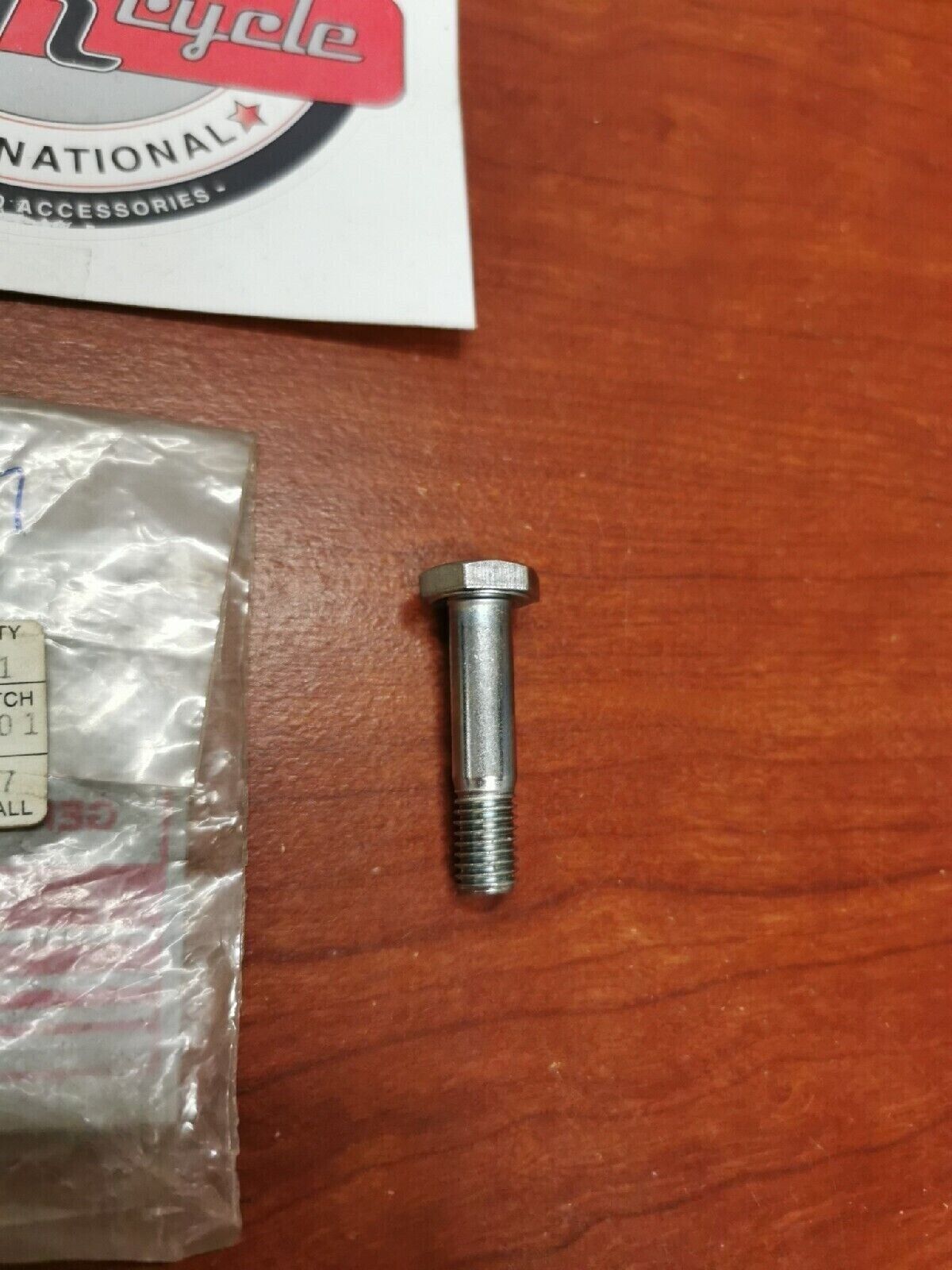 NOS Yamaha BOLT 90109-08057-00 SUB. 90101-08672-00 Y71