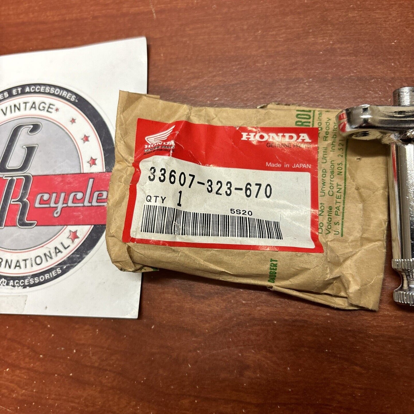 NOS Honda CB360P CB500 CB750 XL125 K0-K1 REAR WINKER STAY 33607-323-670 H165