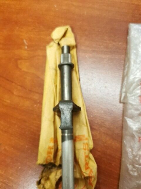 NOS Honda C100 C105 T CA100 CA105T GEARSHIFT SPINDLE 24610-001-080 H80