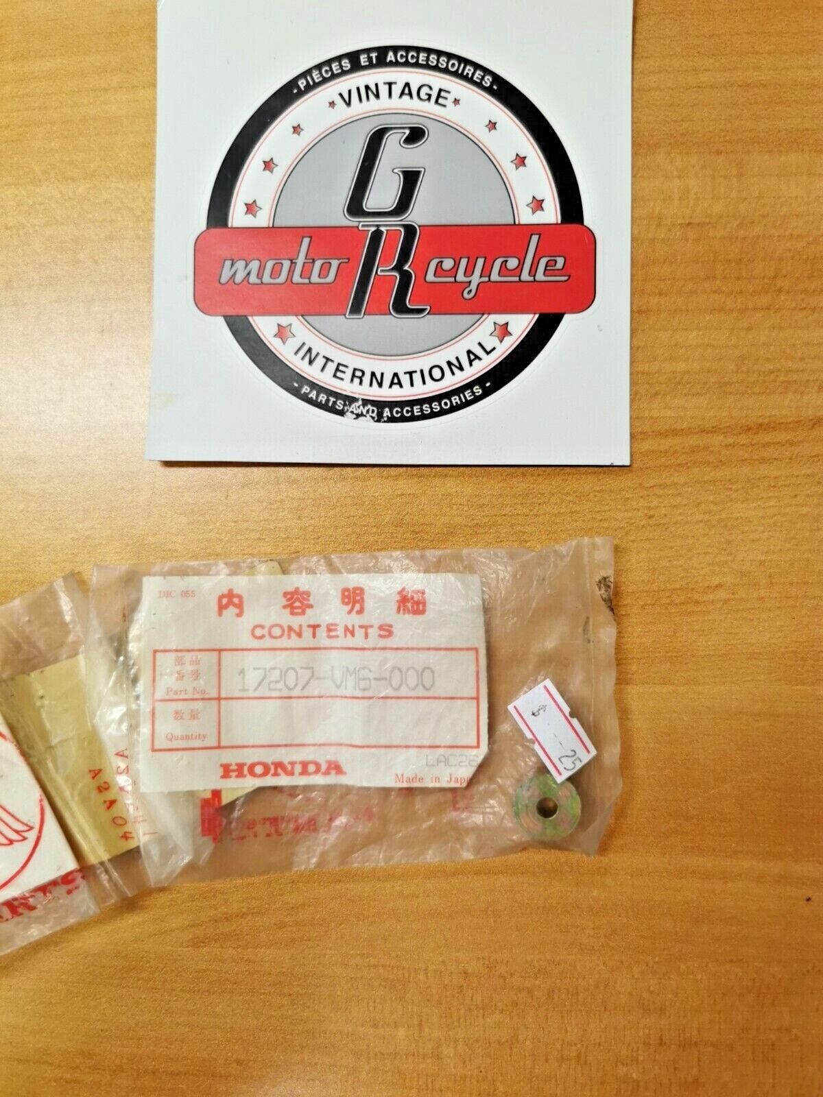 NOS HONDA TRX200 TRX125 1985  1986  COLLAR  TAILLIGHT    17207-VM6-000  H23