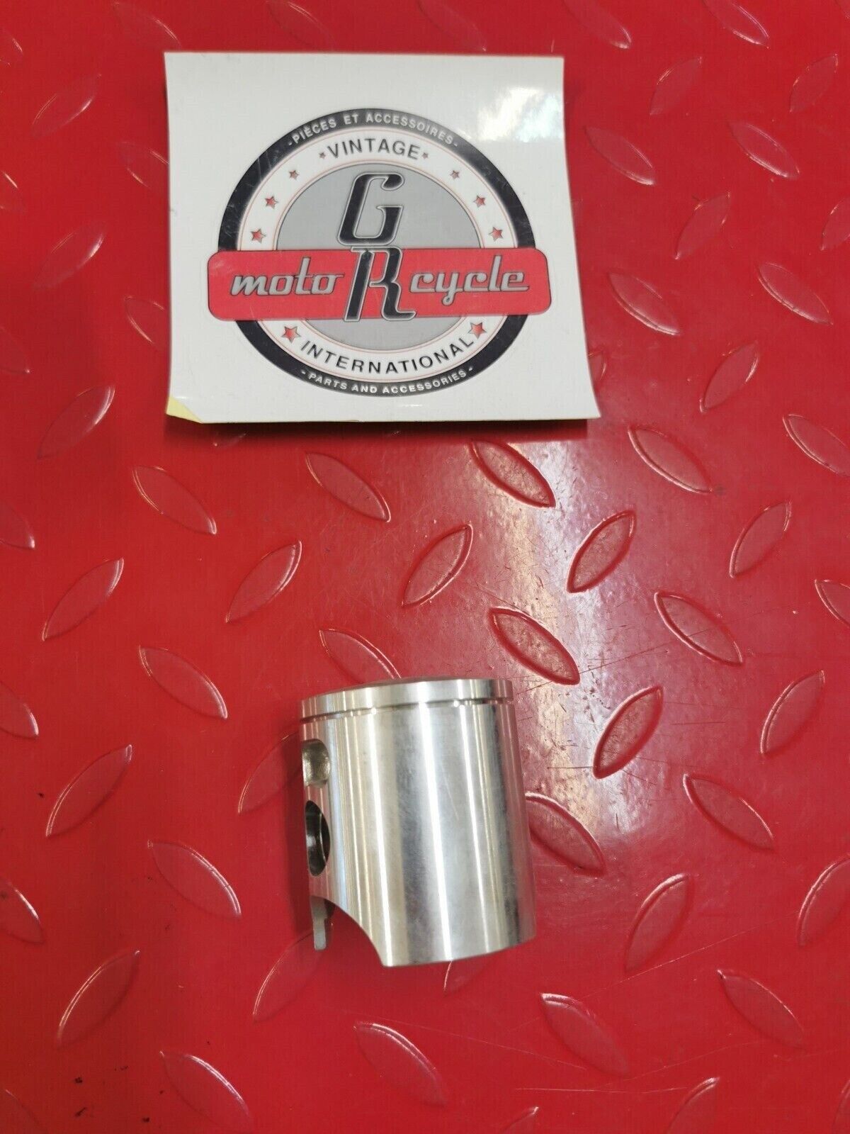 NOS YAMAHA PISTON 3 O/S 0.75 1J4-11637-00-00 SUPERCEDED 3R2-11637-01-00 Y27